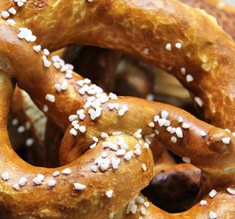 Bayrische Brezeln mit regionaler Rohstoff Verarbeitung von der Bäckerei Niedermair aus Diedorf