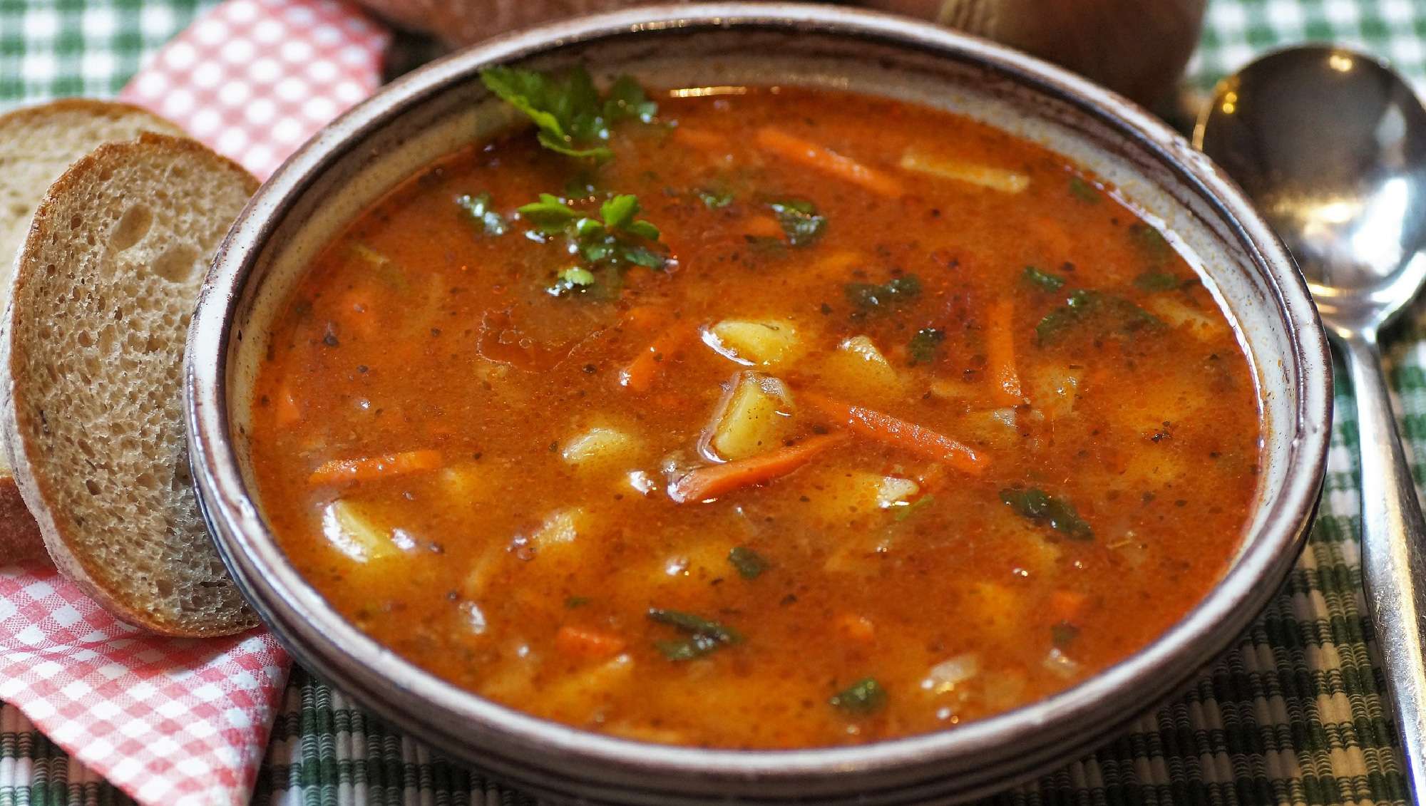 Hausgemachte Suppe nach bayrischem Rezept im Café Niedermair in Diedorf 