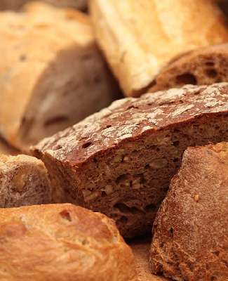 Backfrische Brotwaren nach eigenen Rezepten aus natürlichen Rohstoffen von der Bäckerei Niedermair